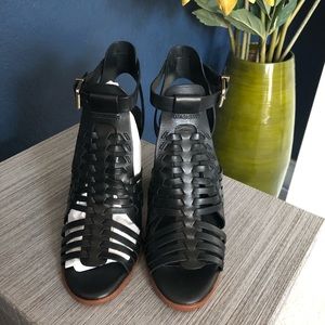 New Gianni Bini leather caged sandals